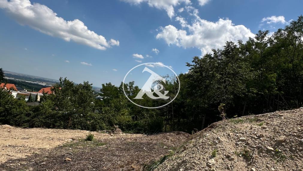 Predaj atraktívneho pozemku s neobmedzeným výhľadom v Rači - Popolná ul.