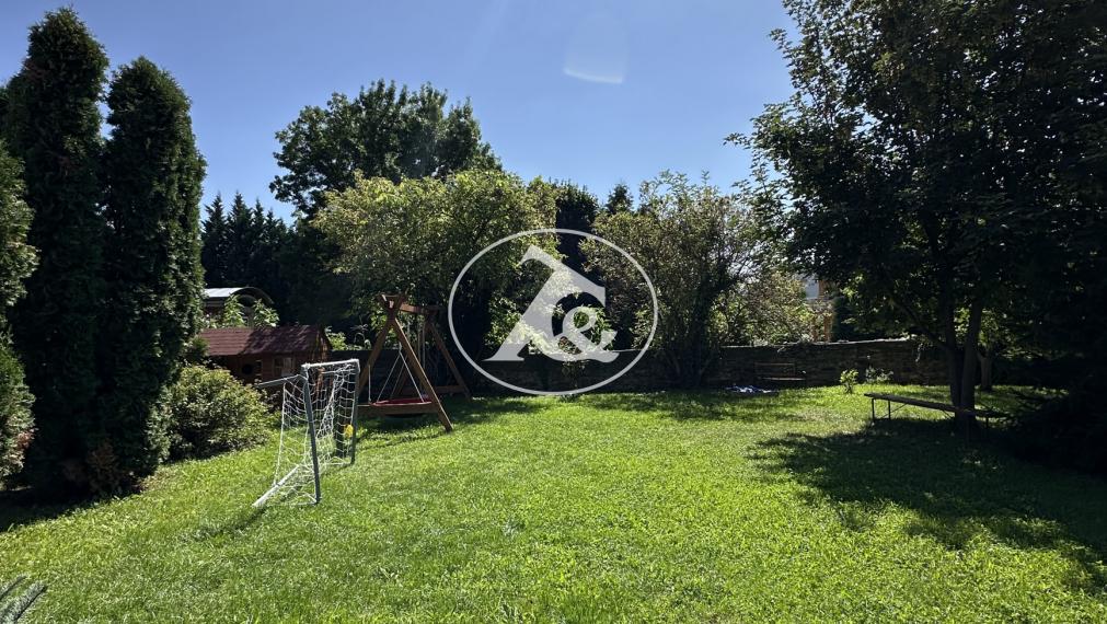 NOVÁ CENA! Štýlový 3-izbový mezonet 85 m² v centre Stupavy – s parkovaním a terasou