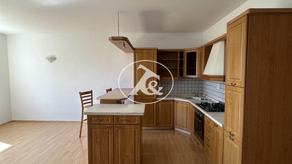 NOVÁ CENA! 215 000,- eur za štýlový 3-izbový mezonet 85 m² v centre Stupavy – s parkovaním a terasou