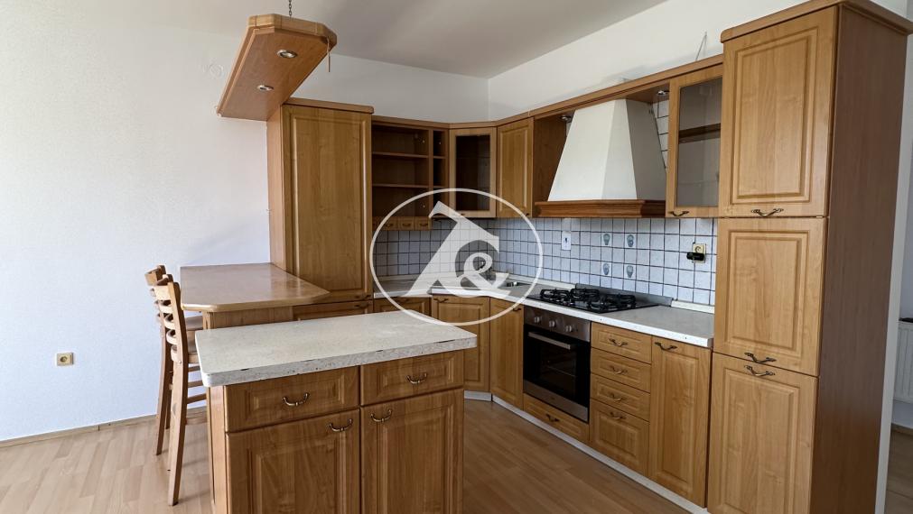 NOVÁ CENA! Štýlový 3-izbový mezonet 85 m² v centre Stupavy – s parkovaním a terasou