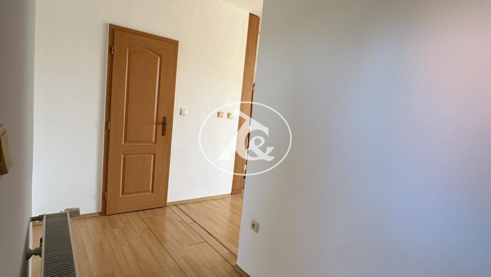 NOVÁ CENA! Štýlový 3-izbový mezonet 85 m² v centre Stupavy – s parkovaním a terasou