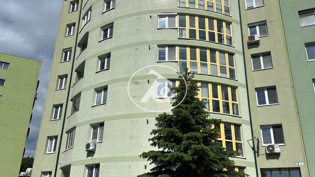 Predaj priestranného 3-izbového bytu s 2 loggiami v zelenej lokalite Lamača – Bakošova ulica