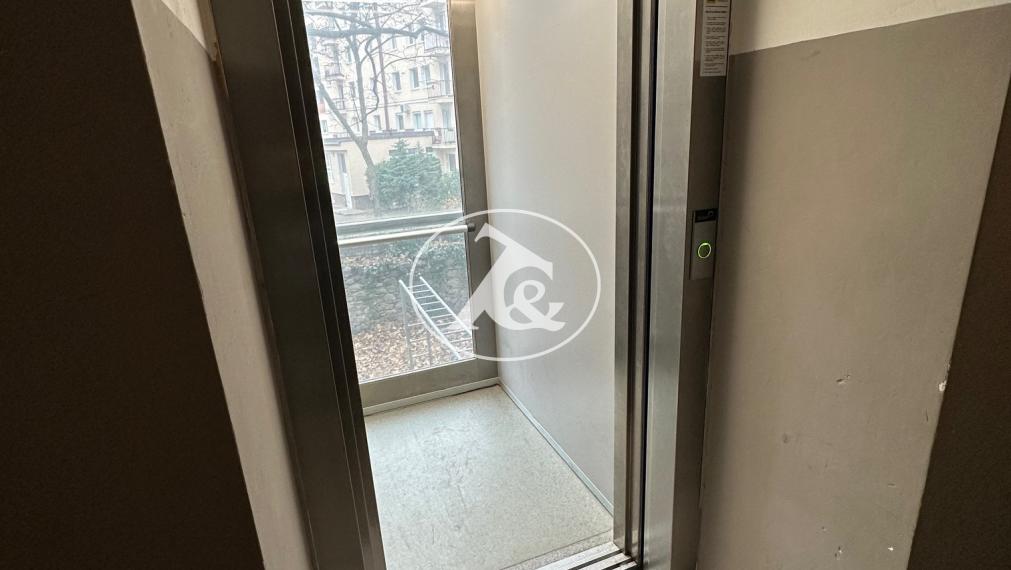 Predaj nadčasového  2-izbového  bytu po kompletnej rekonštrukcii v srdci Starého Mesta – Dobrovského ul.