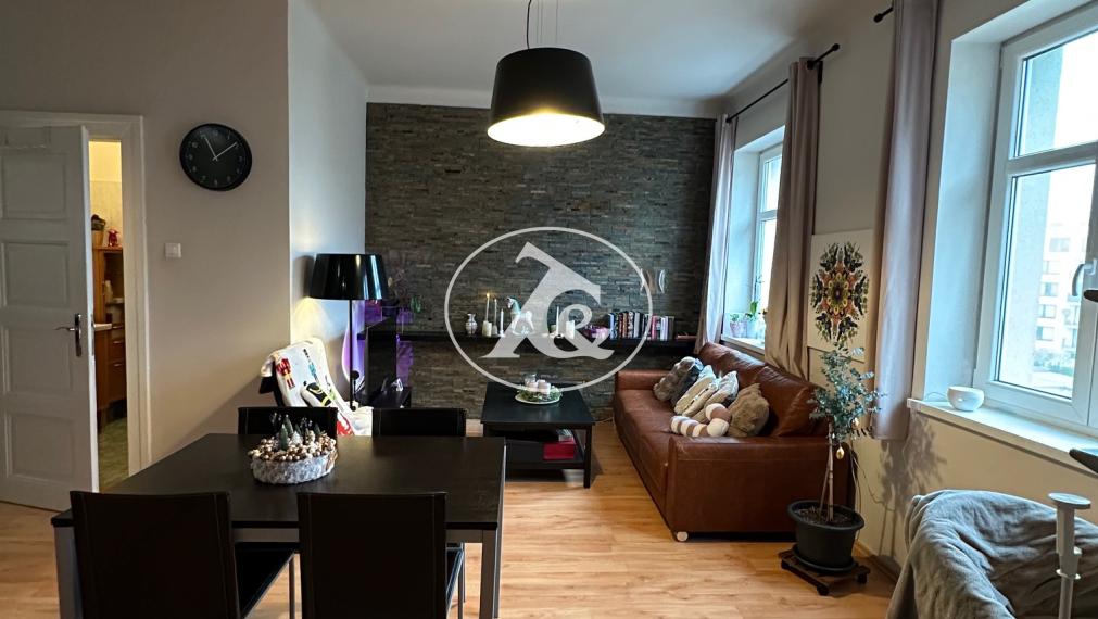 Predaj nadčasového  2-izbového  bytu po kompletnej rekonštrukcii v srdci Starého Mesta – Dobrovského ul.