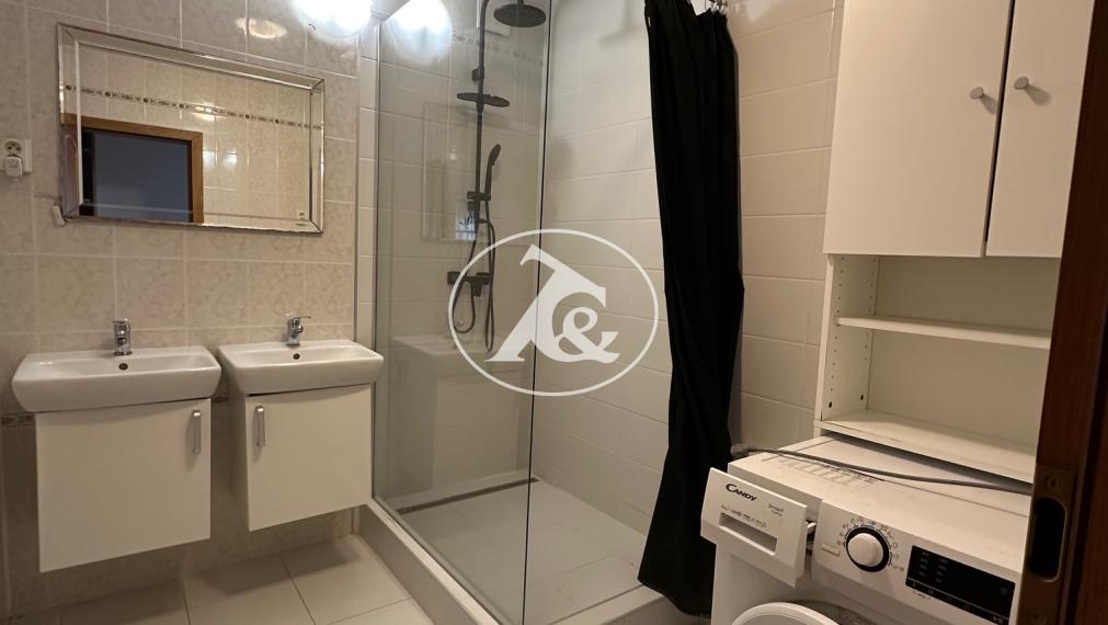 Pohodlné rodinné bývanie: Priestranný 3-izbový byt s potenciálom 4 izieb na predaj v Lamači na Bakošovej ul.