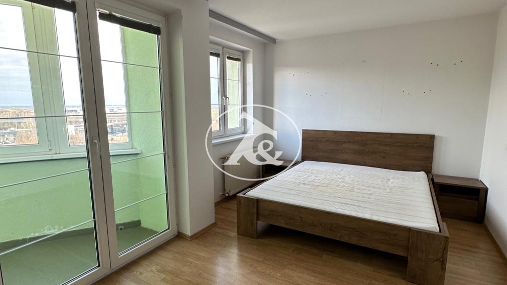 Pohodlné rodinné bývanie: Priestranný 3-izbový byt s potenciálom 4 izieb na predaj v Lamači na Bakošovej ul.