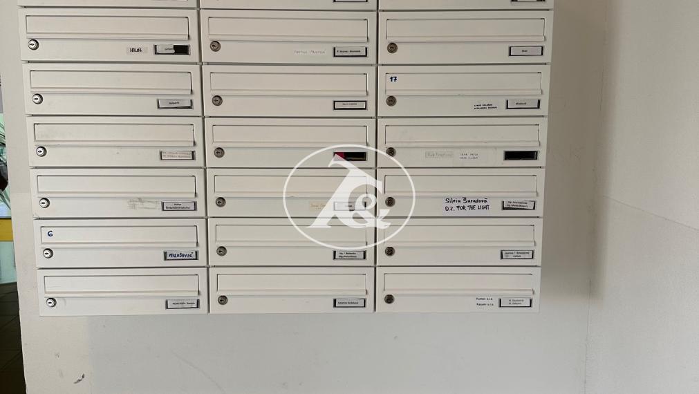 Pohodlné rodinné bývanie: Priestranný 3-izbový byt s potenciálom 4 izieb na predaj v Lamači na Bakošovej ul.