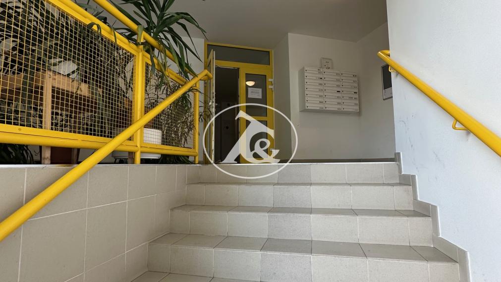 Pohodlné rodinné bývanie: Priestranný 3-izbový byt s potenciálom 4 izieb na predaj v Lamači na Bakošovej ul.