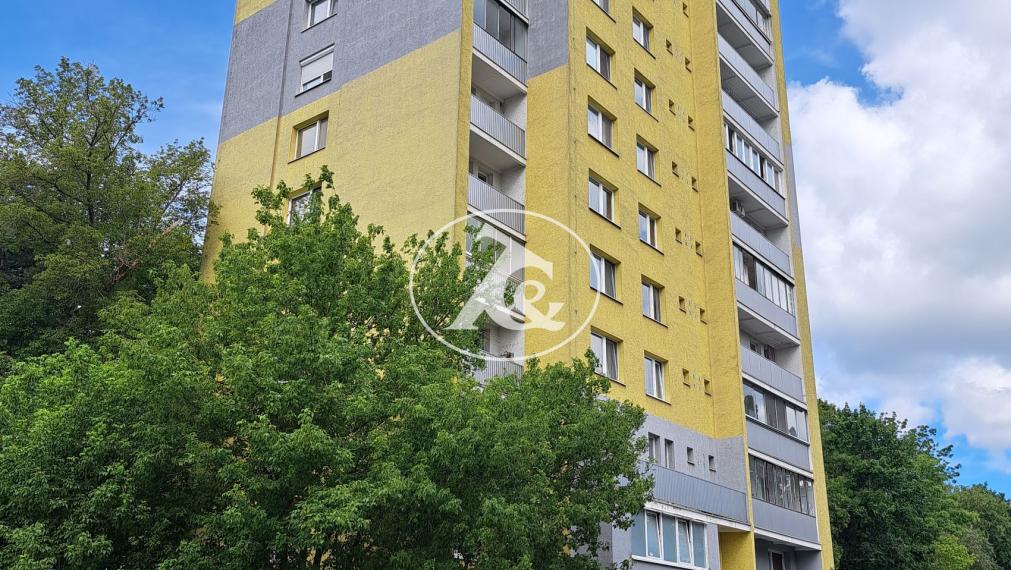 PREDAJ NEBYTOVÉHO PRIESTORU ZREKONŠTRUOVANÉHO NA 3-IZB.BYT, KARLOVA VES - SEGNEROVA UL.
