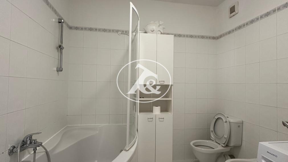 VEĽKORYSÝ 4-IZBOVÝ BYT NA KRAMÁROCH – 100 m², LOGGIA, ZELEŇ A PARKOVANIE