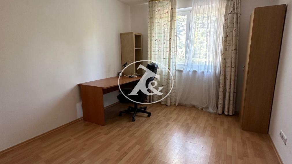 VEĽKORYSÝ 4-IZBOVÝ BYT NA KRAMÁROCH – 100 m², LOGGIA, ZELEŇ A PARKOVANIE