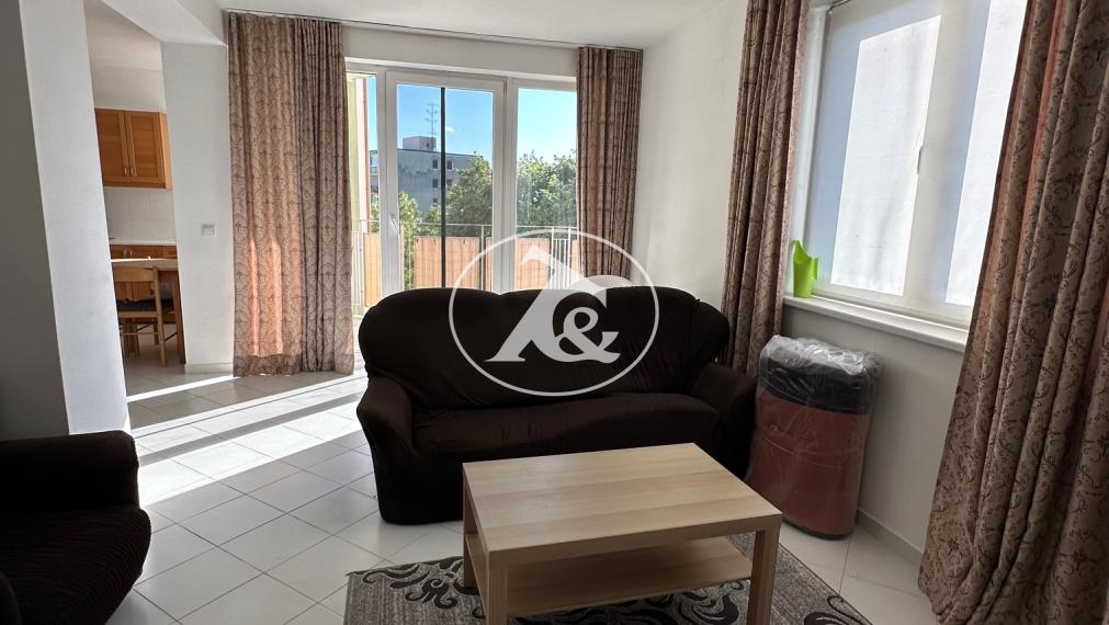 VEĽKORYSÝ 4-IZBOVÝ BYT NA KRAMÁROCH – 100 m², LOGGIA, ZELEŇ A PARKOVANIE