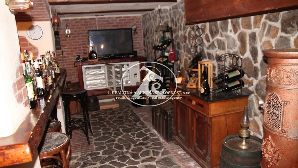 VÝBORNÁ LOKALITA - KOMERČNÝ PRIESTOR V RUŽINOVE, ONDAVSKÁ UL.