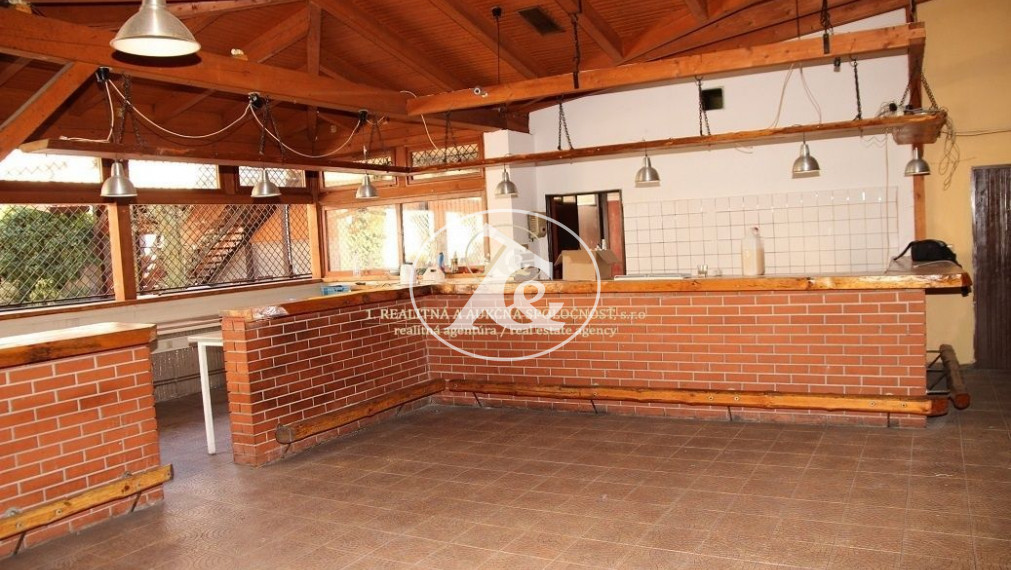 VÝBORNÁ LOKALITA - KOMERČNÝ PRIESTOR V RUŽINOVE, ONDAVSKÁ UL.