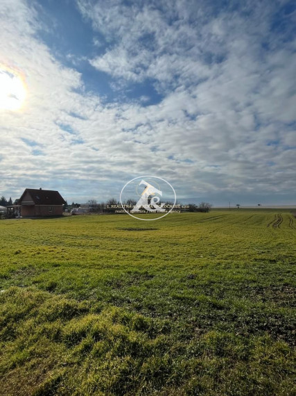 Predaj stavebného pozemku o výmere 480 m2 v Jarovciach - Mandľová ul.