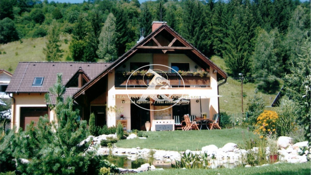 Multifunkčný dom v Mýte pod Ďumbierom - Bývanie a podnikanie v jednom!