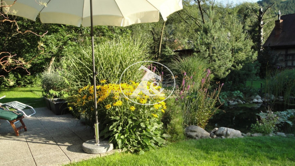 Multifunkčný dom v Mýte pod Ďumbierom - Bývanie a podnikanie v jednom!