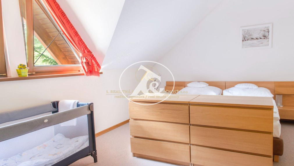 Multifunkčný dom v Mýte pod Ďumbierom - Bývanie a podnikanie v jednom!