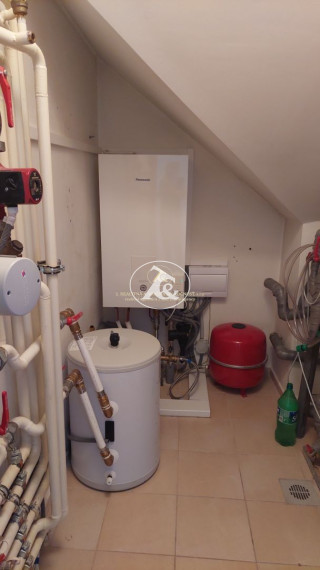 Multifunkčný dom v Mýte pod Ďumbierom - Bývanie a podnikanie v jednom!