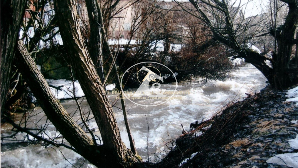 Multifunkčný dom v Mýte pod Ďumbierom - Bývanie a podnikanie v jednom!