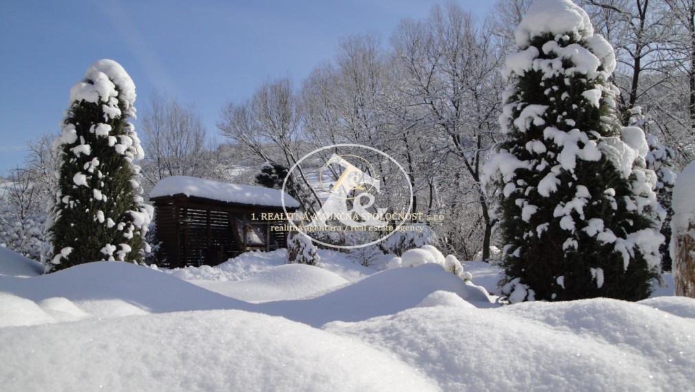 Multifunkčný dom v Mýte pod Ďumbierom - Bývanie a podnikanie v jednom!