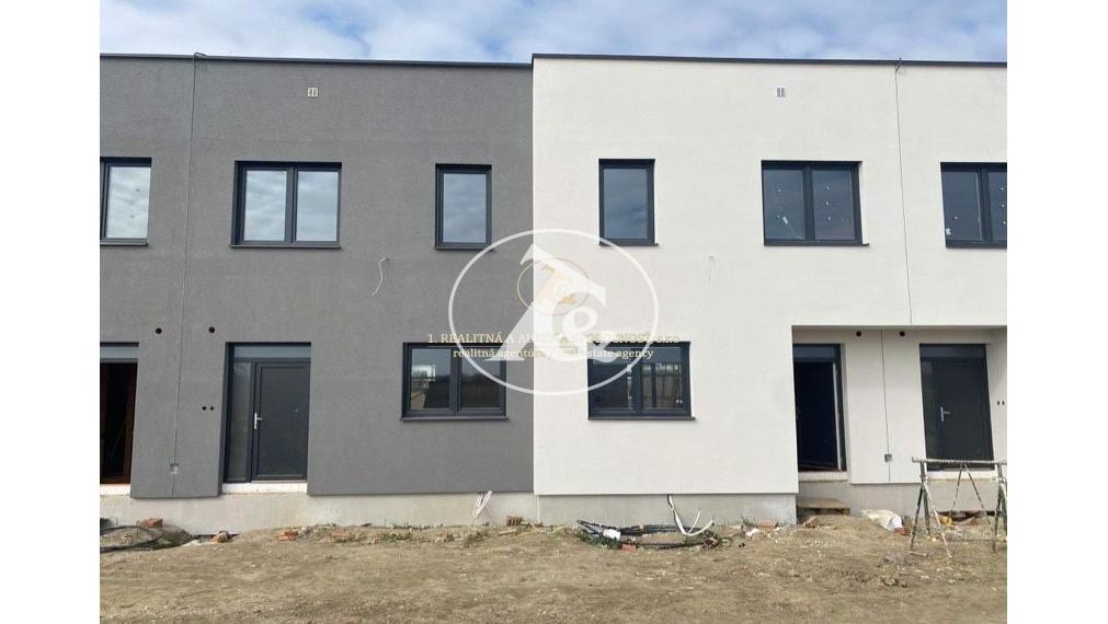 Moderný radový mezonetový dom v Rovinke - Luxusný život v prírode s výhodnou dostupnosťou do Bratislavy