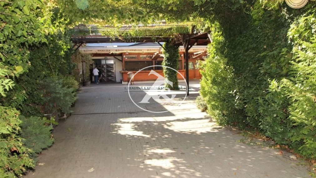 ATRAKTÍVNY KOMERČNÝ PRIESTOR V RUŽINOVE, S POZEMKOM, NIVY-ONDAVSKÁ UL.