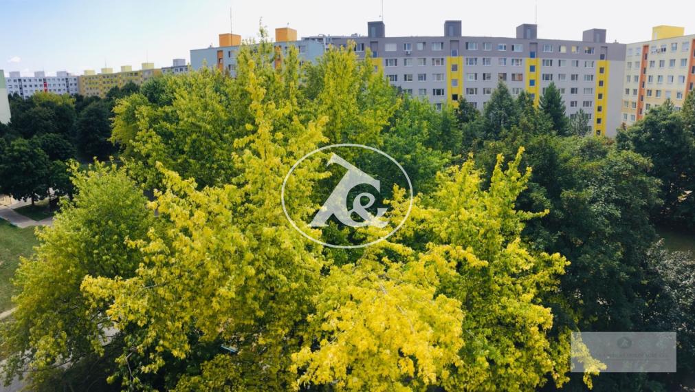 NOVO ZREKONŠTRUOVANÝ KOMPLETNE ZARIADENÝ 4-IZB. BYT S LOGGIOU ČAKÁ NA PRVÉHO NÁJOMCU,PRTRŽALKA-WOLKROVA UL