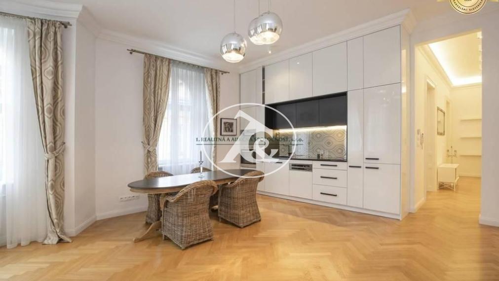 PRENÁJOM JEDINEČNÉHO STAROMESTSKÉHO 4-IZB. BYTU S GARÁŽOU