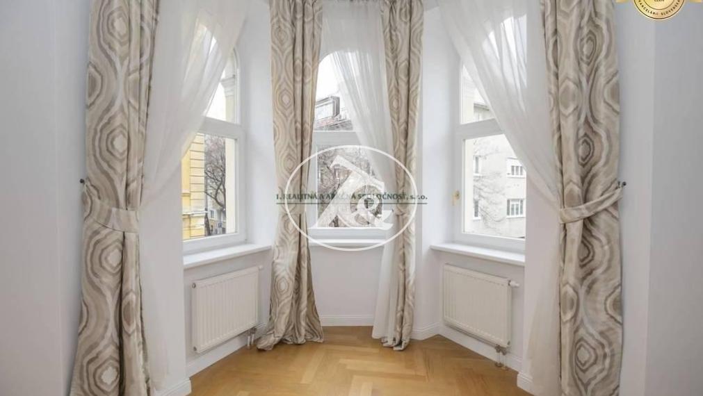 PRENÁJOM JEDINEČNÉHO STAROMESTSKÉHO 4-IZB. BYTU S GARÁŽOU