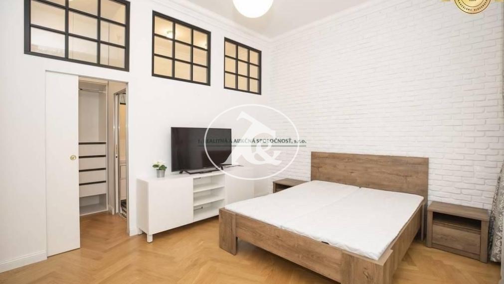 PRENÁJOM JEDINEČNÉHO STAROMESTSKÉHO 4-IZB. BYTU S GARÁŽOU