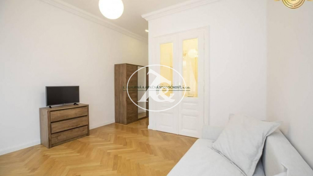 PRENÁJOM JEDINEČNÉHO STAROMESTSKÉHO 4-IZB. BYTU S GARÁŽOU