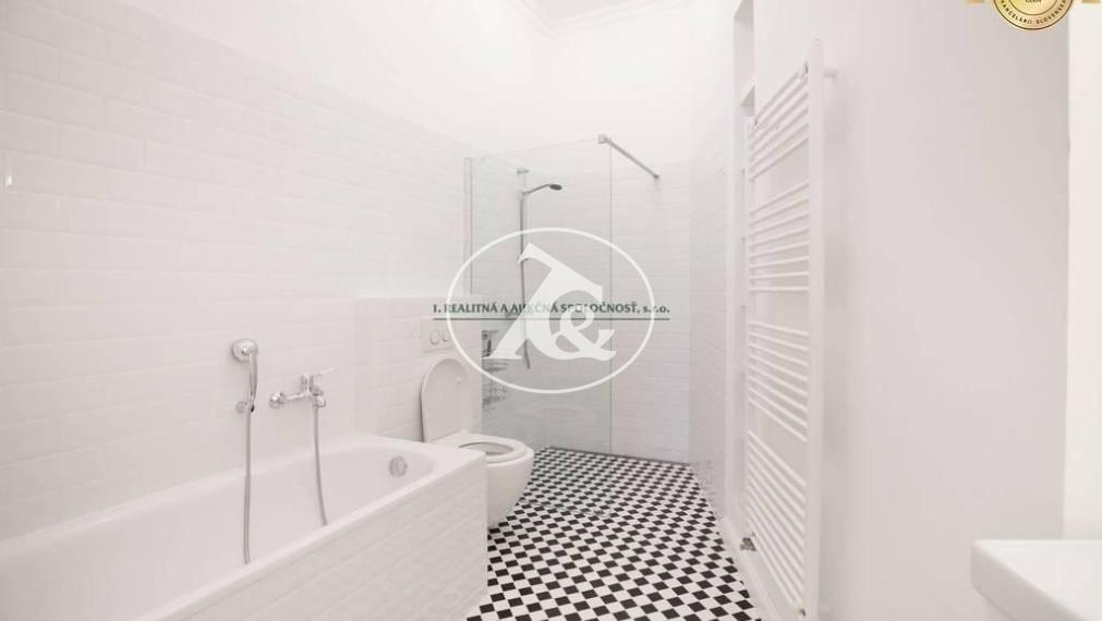 PRENÁJOM JEDINEČNÉHO STAROMESTSKÉHO 4-IZB. BYTU S GARÁŽOU