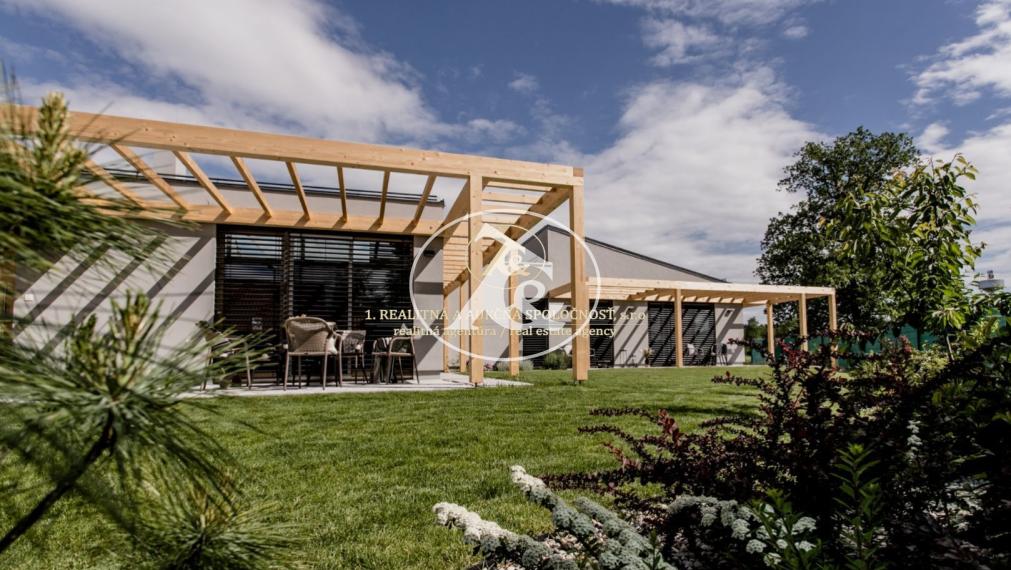 Apartmánový dom v golfovom rezorte Penati s 2 luxusne zariadenými apartmánmi