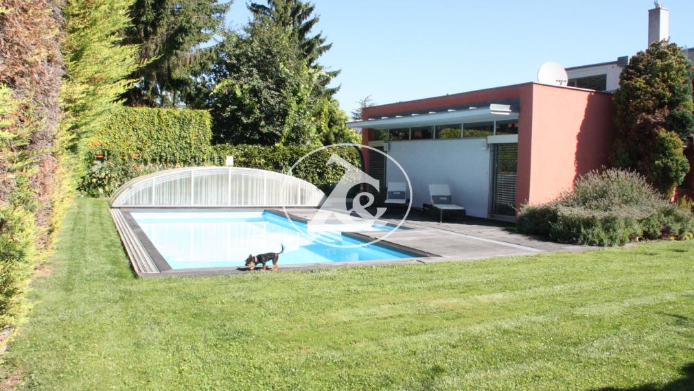 Moderná vila  s bazénom v II.obvode-   privátna ulica.