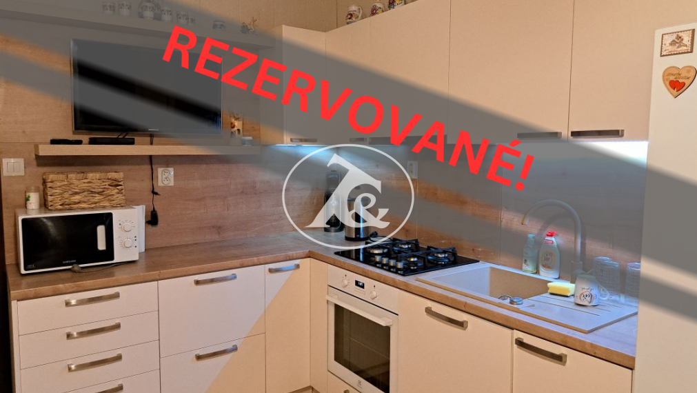 !REZERVOVANÉ! PRÍJEMNÝ 3-IZB.BYT PRI PEŠEJ ZÓNE NA RAJECKEJ UL., S NOVÝM ZARIADENÍM, KÚPOU VOĽNÝ