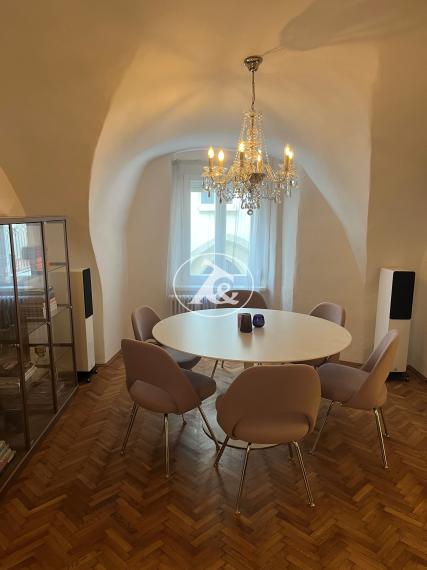 Tichý, nadštandardne zrekonštruovaný 2.izb byt na  Františkánskom námestí.