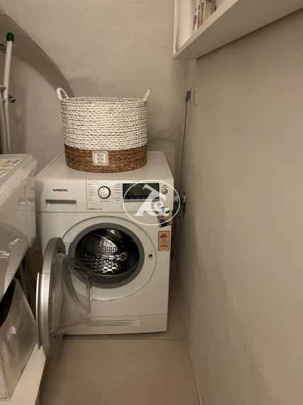 Tichý, nadštandardne zrekonštruovaný 2.izb byt na  Františkánskom námestí.