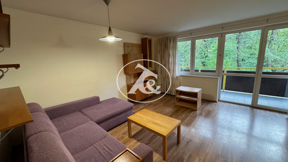 Kramáre - veľký byt s loggiou orientovaný do zelene