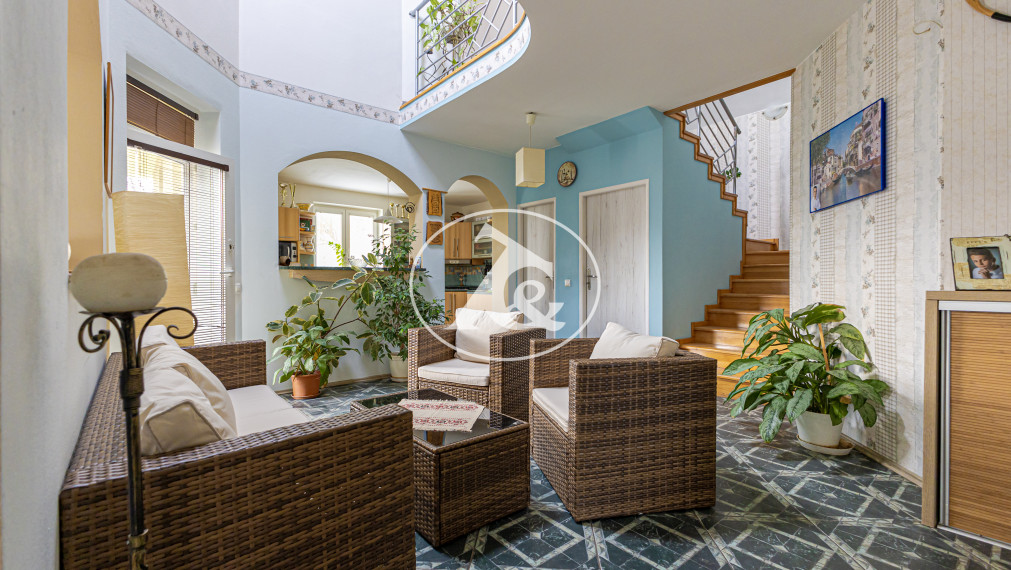 Komfortne riešený rodinný dom na veľkom pozemku v obci  Mad, okres DS.