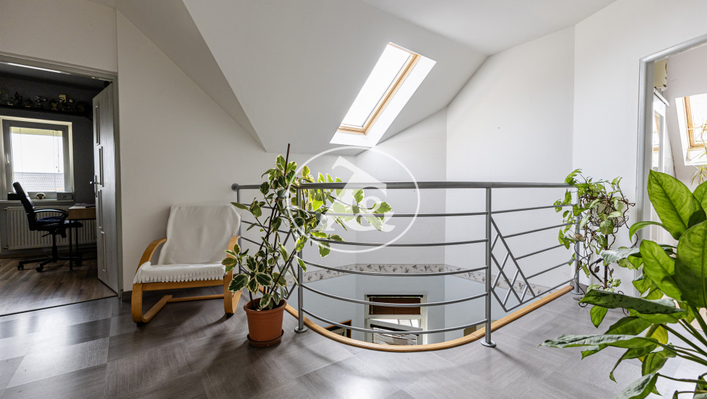 Komfortne riešený rodinný dom na veľkom pozemku v obci  Mad, okres DS.