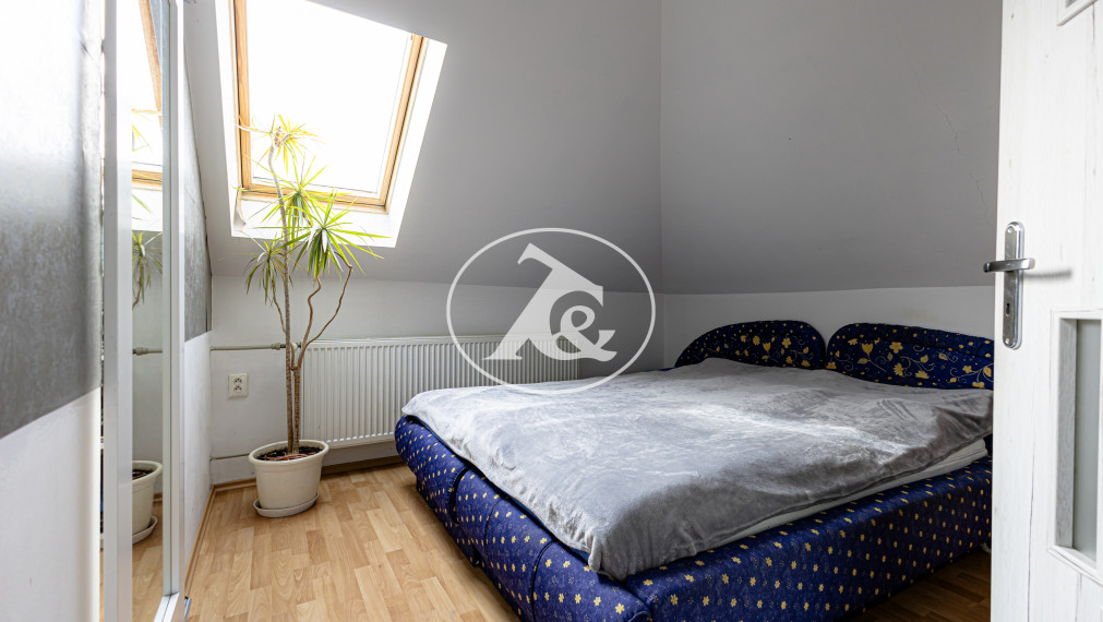 Komfortne riešený rodinný dom na veľkom pozemku v obci  Mad, okres DS.