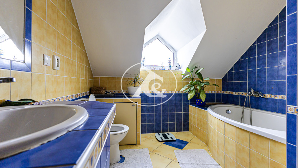 Komfortne riešený rodinný dom na veľkom pozemku v obci  Mad, okres DS.