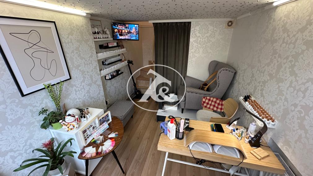 Obchodný priestor na prenájom, vhodný ako nechtové štúdio, kadernícky salón.... na Zámockej ulici