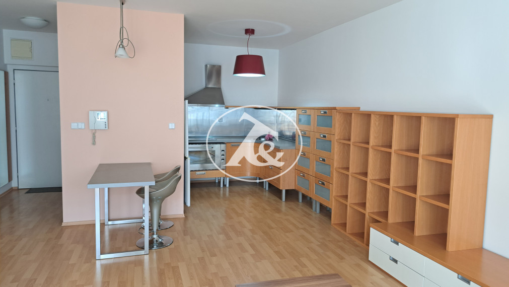 NOVOSTAVBA - TOMAŠIKOVA UL., 2-IZB.BYT S VEĽKOU LOGGIOU, TICHÝ, ZARIADENÝ