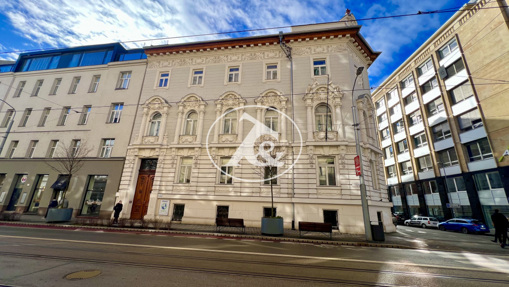 PREDAJ ATRAKTÍVNEHO OBCHOD. PRIESTORU PRIAMO V HISTORICKOM CENTRE BRATISLAVY(ŠTÚROVA UL.)