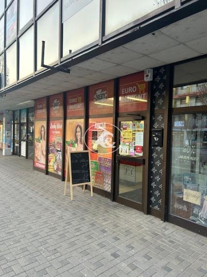 obchodný priestor s výkladom na frekventovanej ulici !