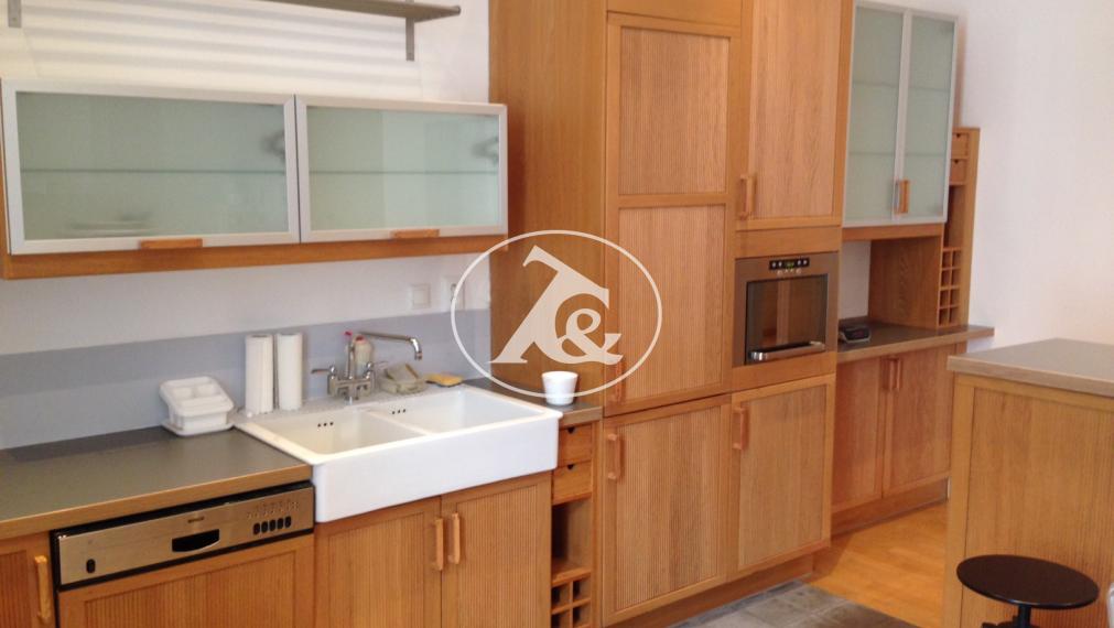 Predaj jedinečného exkluzívneho  5-izbového bytu  s vysokými stropmi na Tolstého ul.