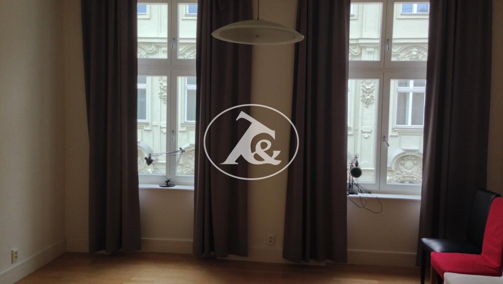 Predaj jedinečného exkluzívneho  5-izbového bytu  s vysokými stropmi na Tolstého ul.