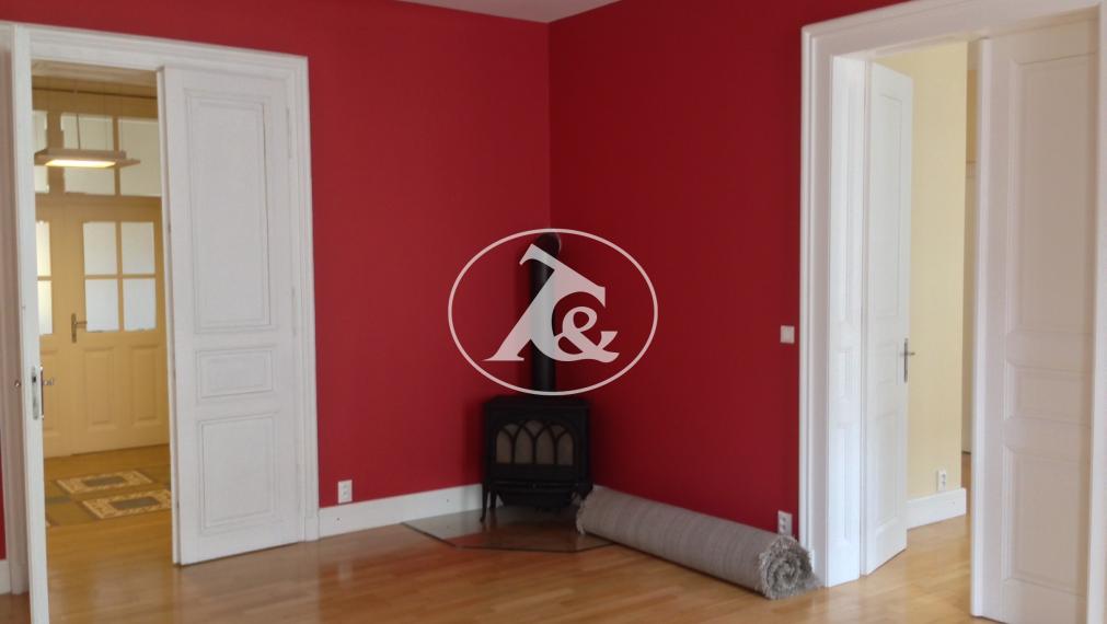 Predaj jedinečného exkluzívneho  5-izbového bytu  s vysokými stropmi na Tolstého ul.